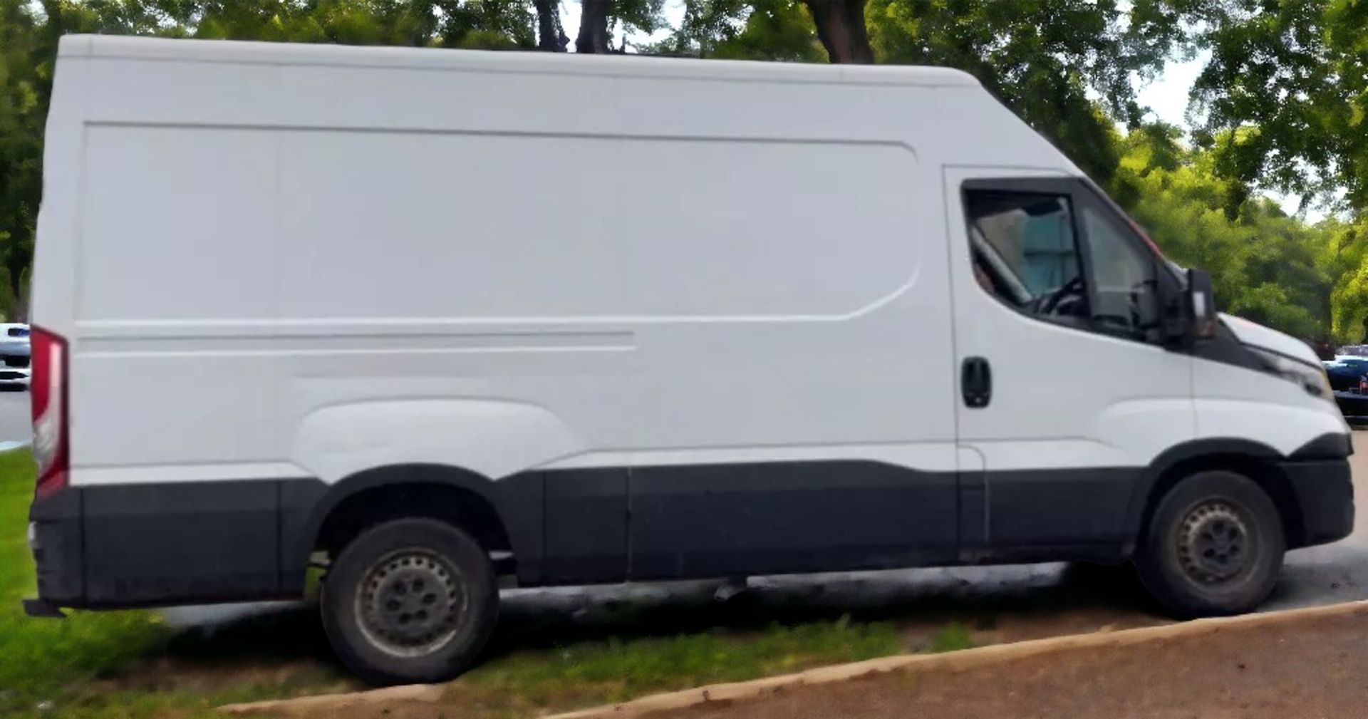 2019 IVECO DAILY MWB PANEL VAN **SPARES OR REPAIRS** - Image 6 of 16