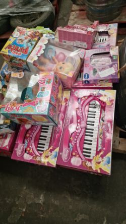PALLET OF TOYS FROM ONLINE RETAILER - PICKED AT RANDOM