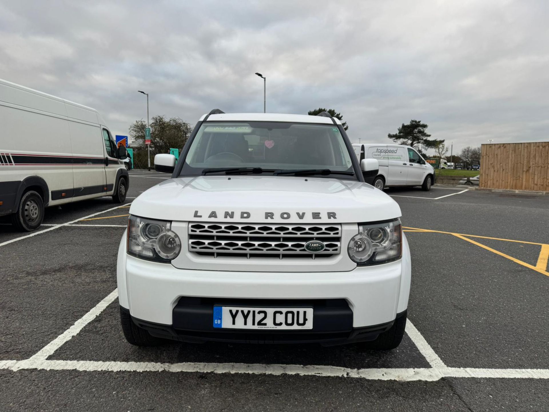 2012 LAND ROVER DISCOVERY GS SDV6 AUTOMATIC SUV >>--NO VAT ON HAMMER--<< - Image 3 of 35