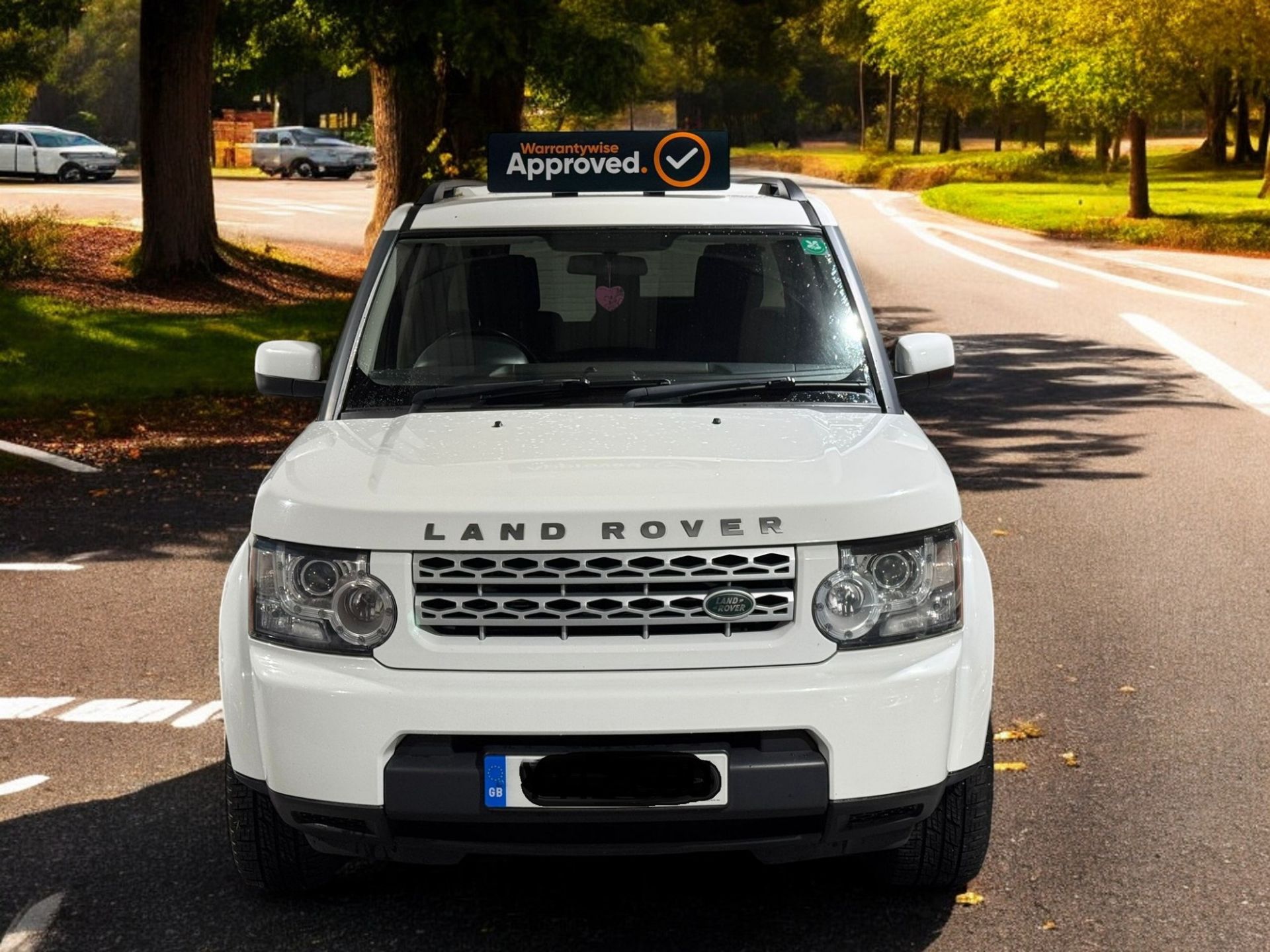 2012 LAND ROVER DISCOVERY GS SDV6 AUTOMATIC SUV >>--NO VAT ON HAMMER--<< - Image 8 of 28