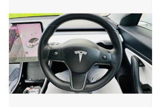 TESLA MODEL 3 (DUAL MOTOR) PERFORMANCE AUTO 4WDE 4DR - 2019 >>--NO VAT ON HAMMER--<< - Image 14 of 22