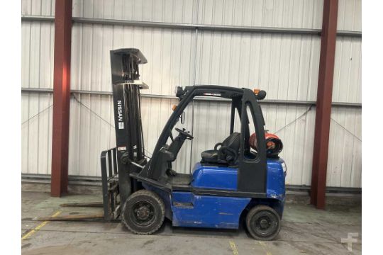 NISSAN UD02A20PQ LPG FORKLIFT - YEAR 2002 - Image 1 of 4