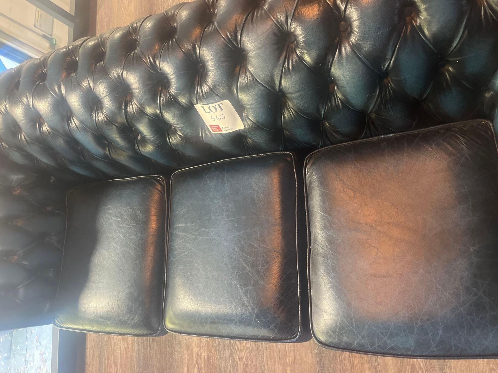 Chesterfield style blue leather upholstered three seater sofa - Image 3 of 3