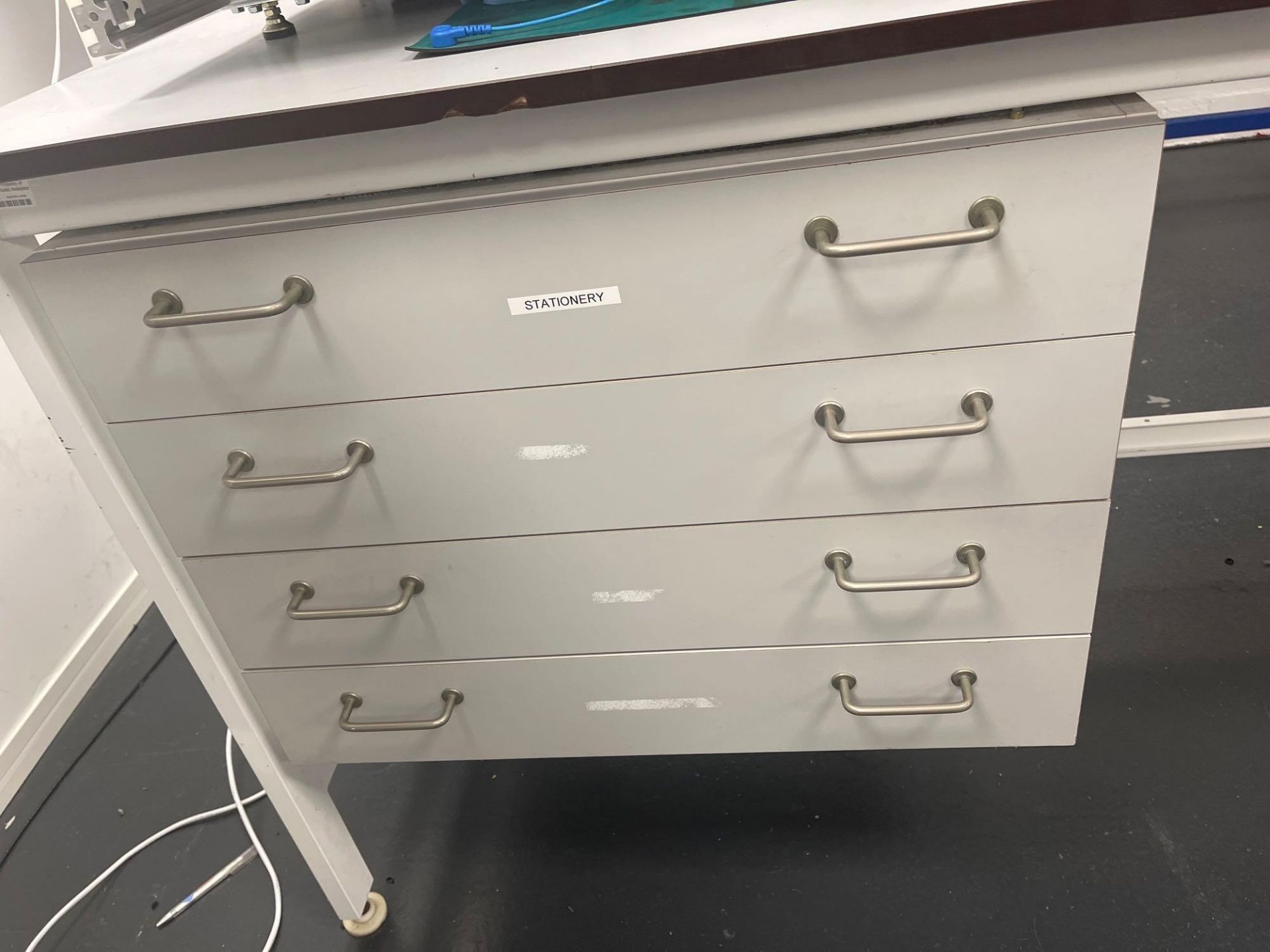 Laboratory workbench with fitted four drawer unit (excludes contents) (approximately 160cm L x 80cm - Image 2 of 3