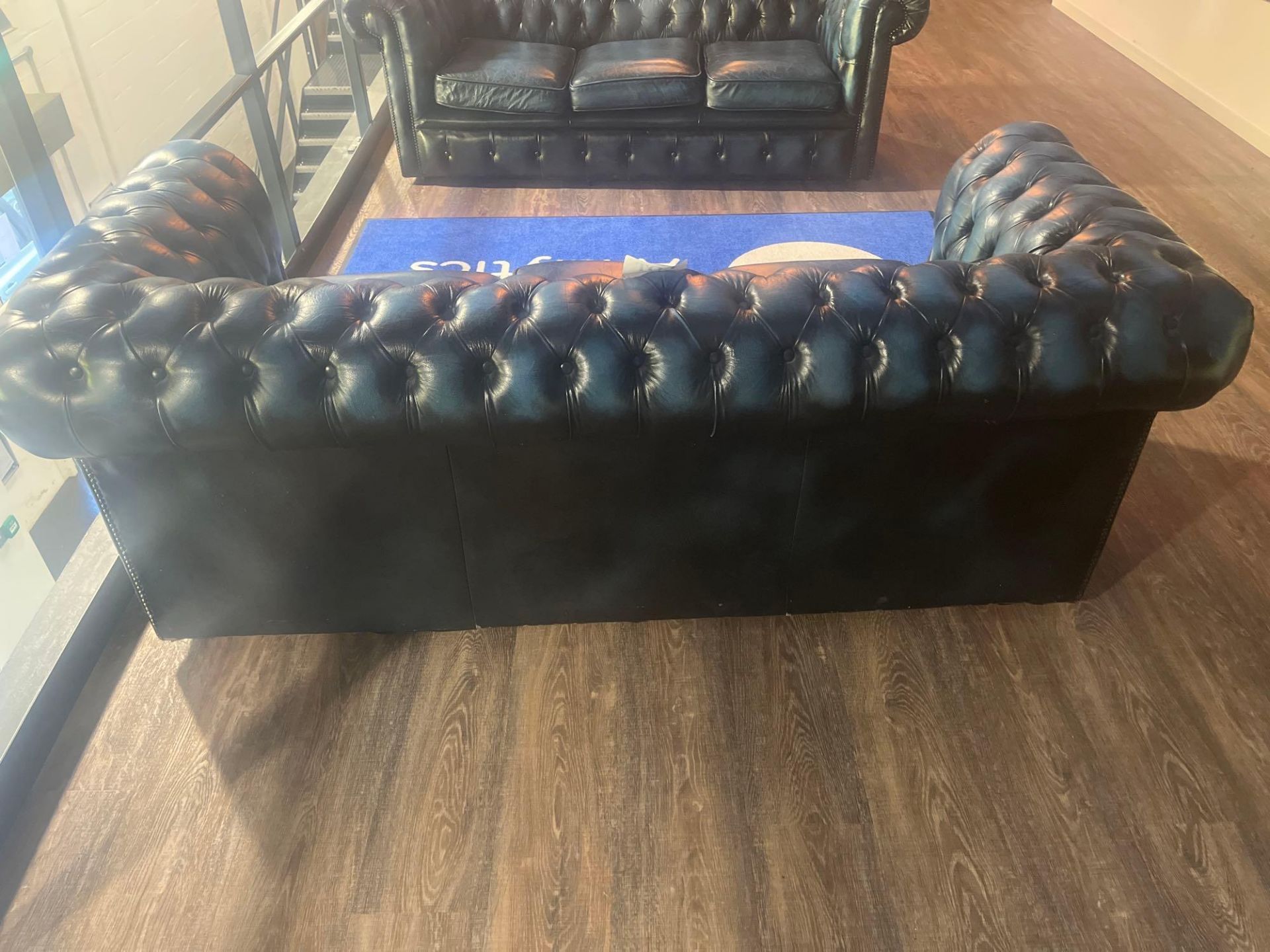 Chesterfield style blue leather upholstered three seater sofa - Image 2 of 3