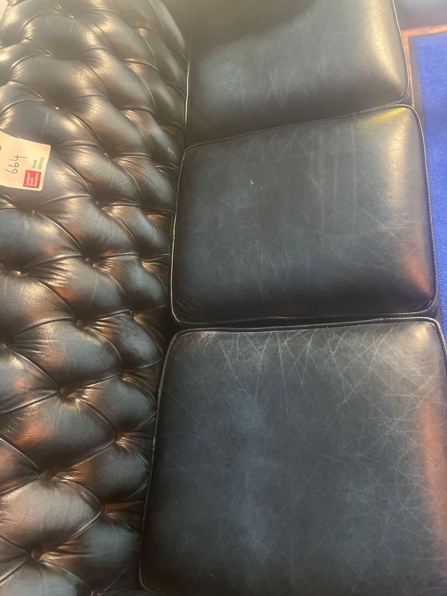Chesterfield style blue leather upholstered three seater sofa - Image 3 of 3