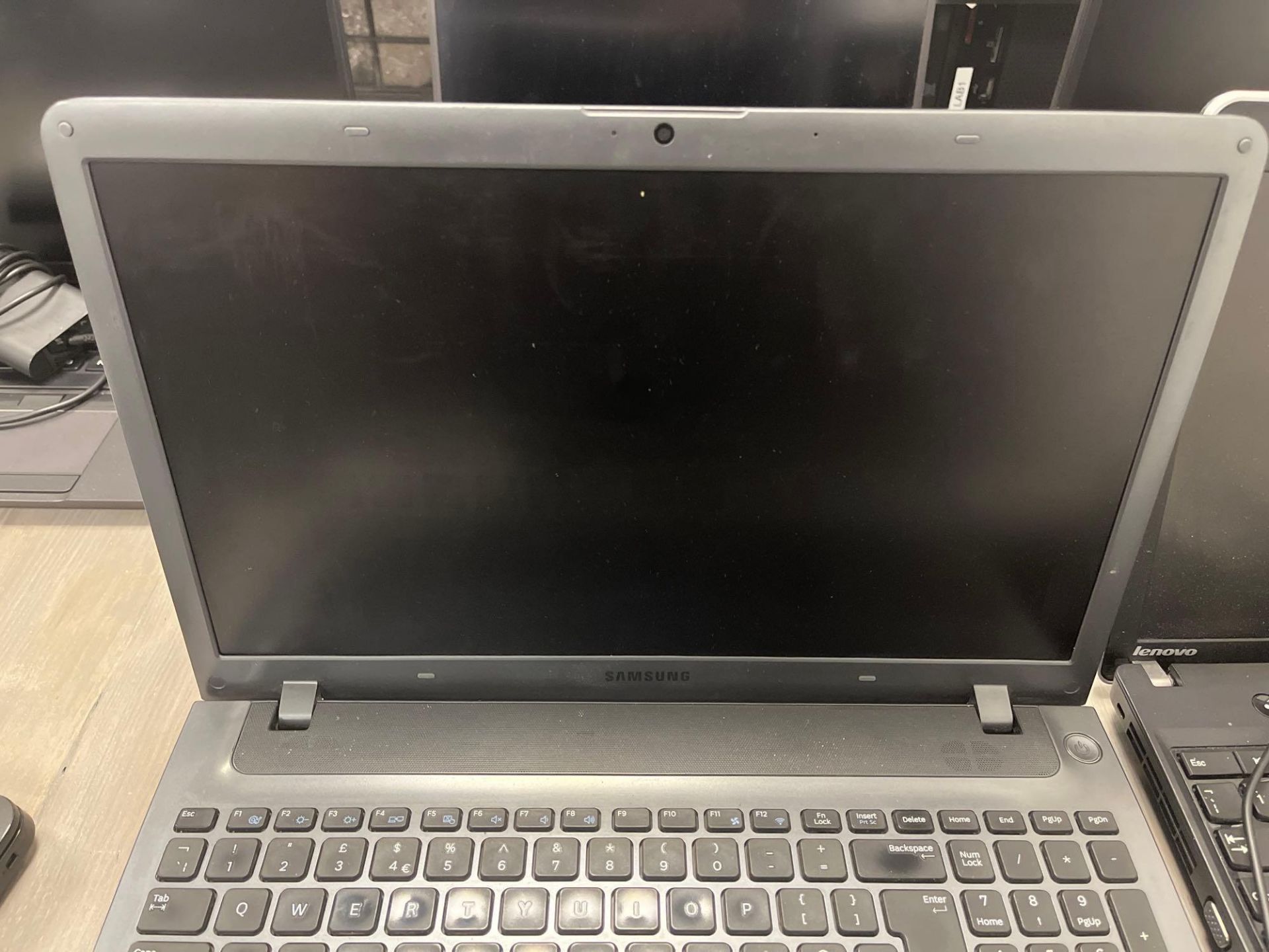 Samsung NP350V5C Core i5 laptop (no charger) (wiped) - Image 2 of 4