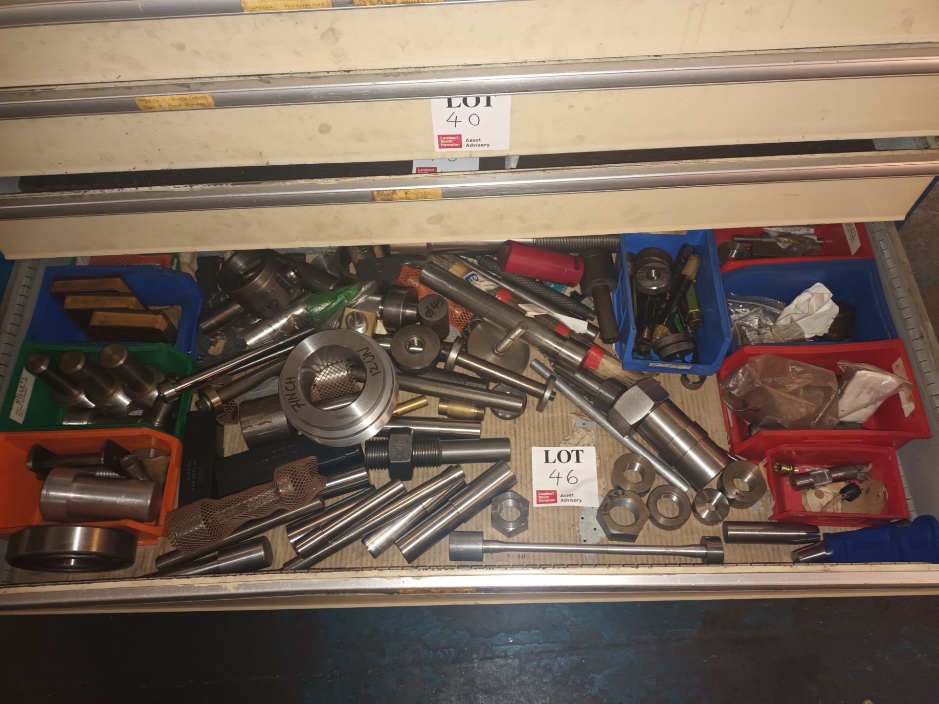 Contents of shelf comprising a quantity of various tooling (as lotted)