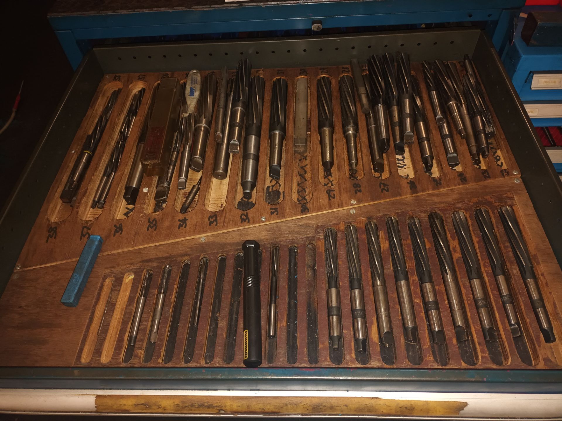 Eight compartment storage cabinet and contents comprising a quantity of various tooling (as lotted) - Image 2 of 11