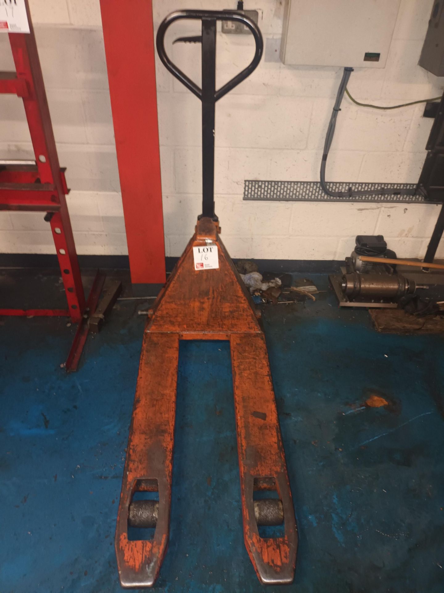 Pallet truck