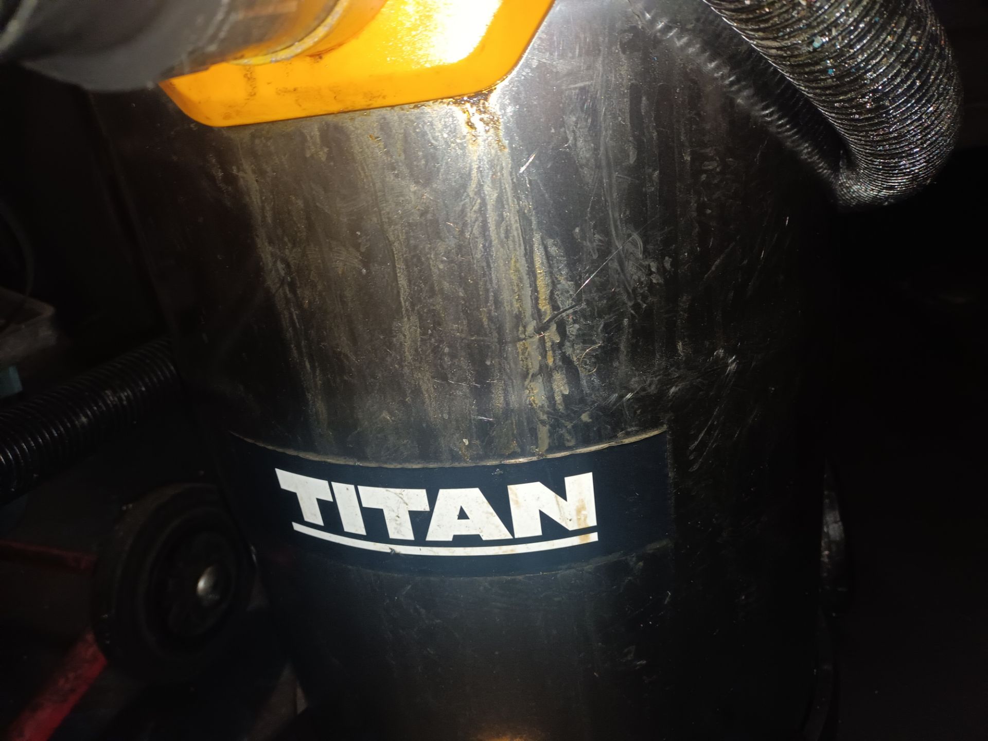 Titan TTB777VAC wet and dry vacuum - Image 2 of 4