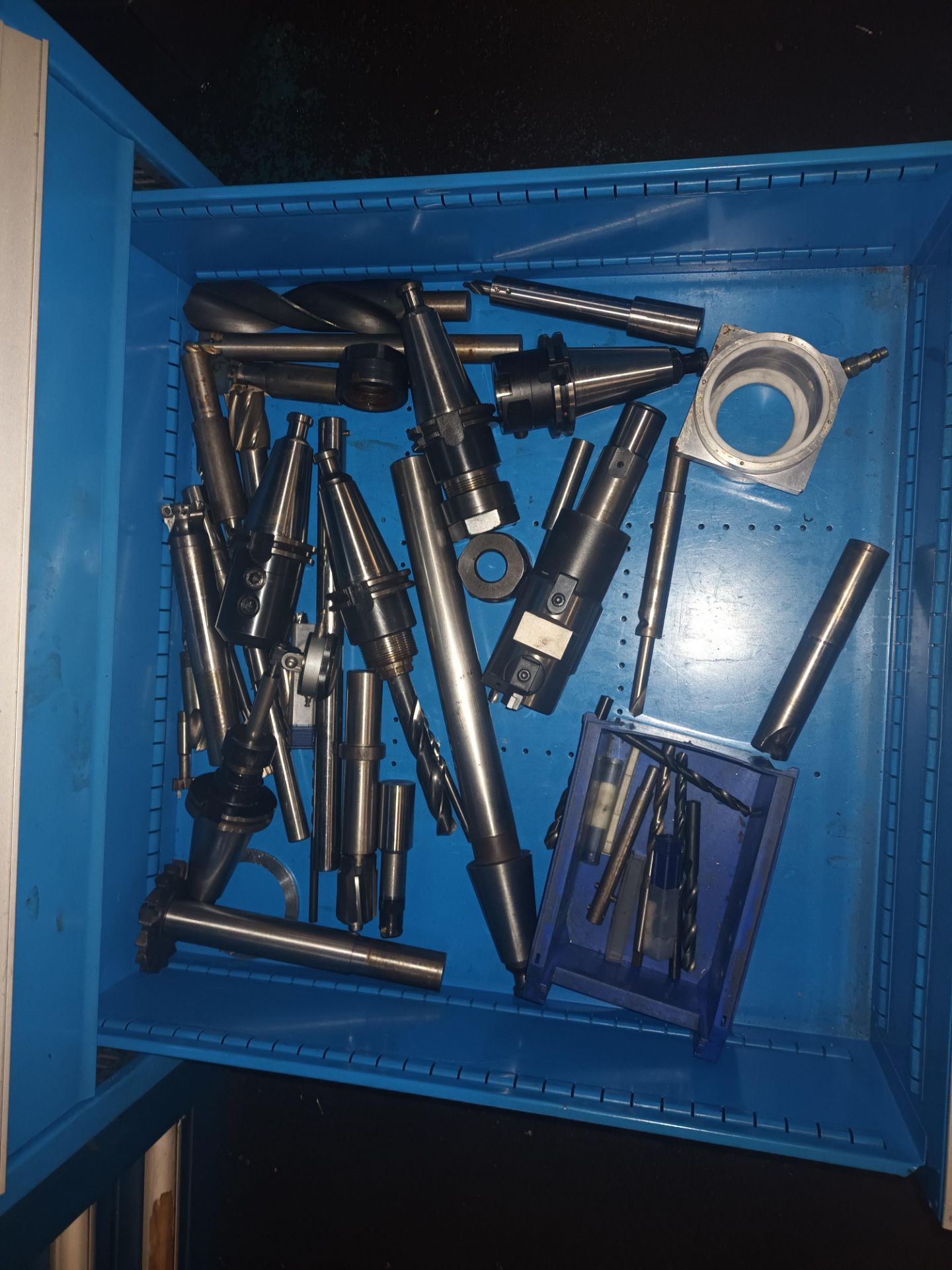 Eight compartment storage cabinet and contents comprising a quantity of various tooling (as lotted) - Image 9 of 10