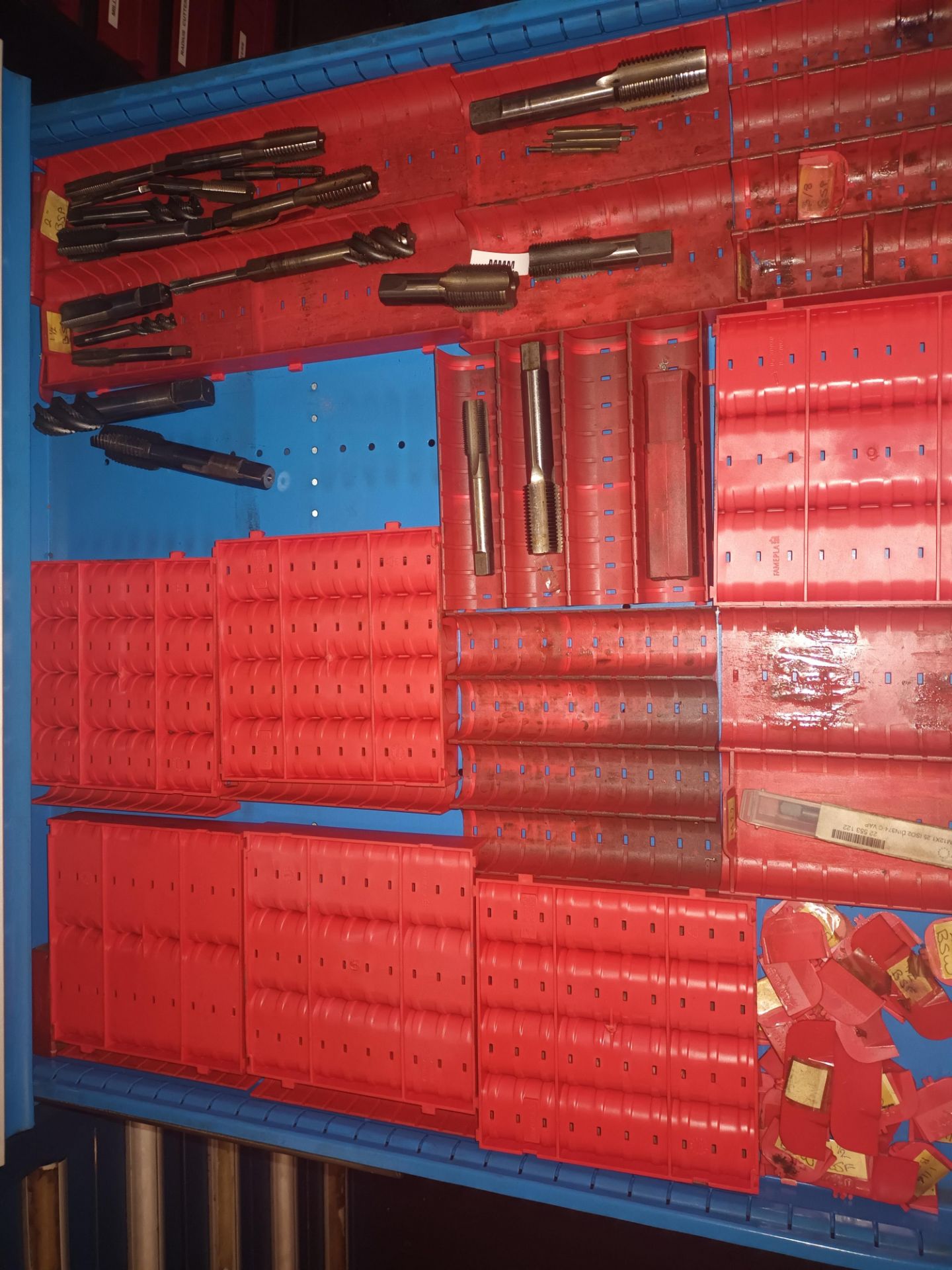 Eight compartment storage cabinet and contents comprising a quantity of various tooling (as lotted) - Image 5 of 10