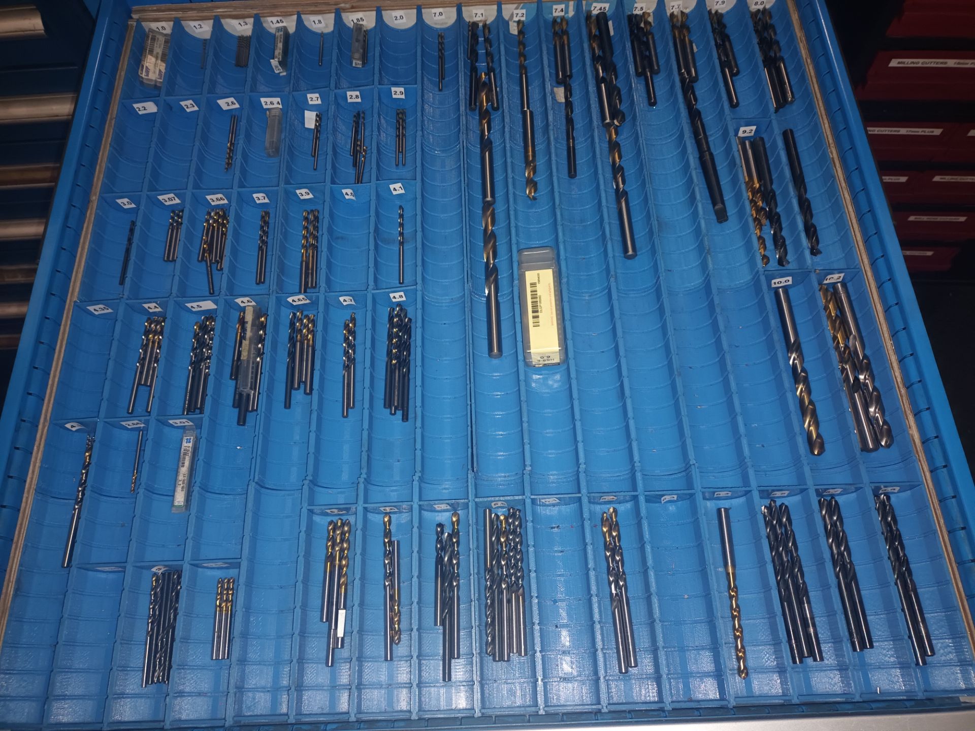 Eight compartment storage cabinet and contents comprising a quantity of various tooling (as lotted) - Image 2 of 10