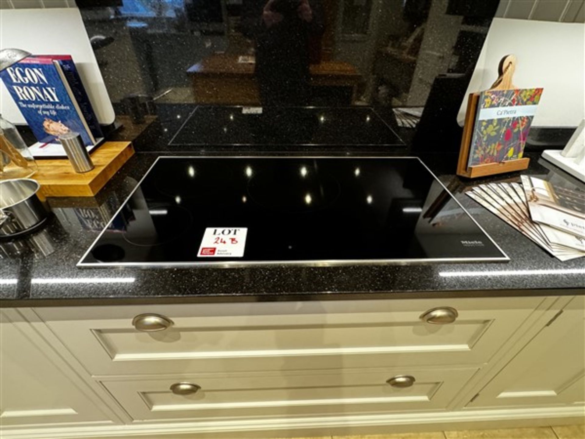 Miele4-ring induction hob, 940mm x 530mm Please note – Acceptance of the final highest bid on this