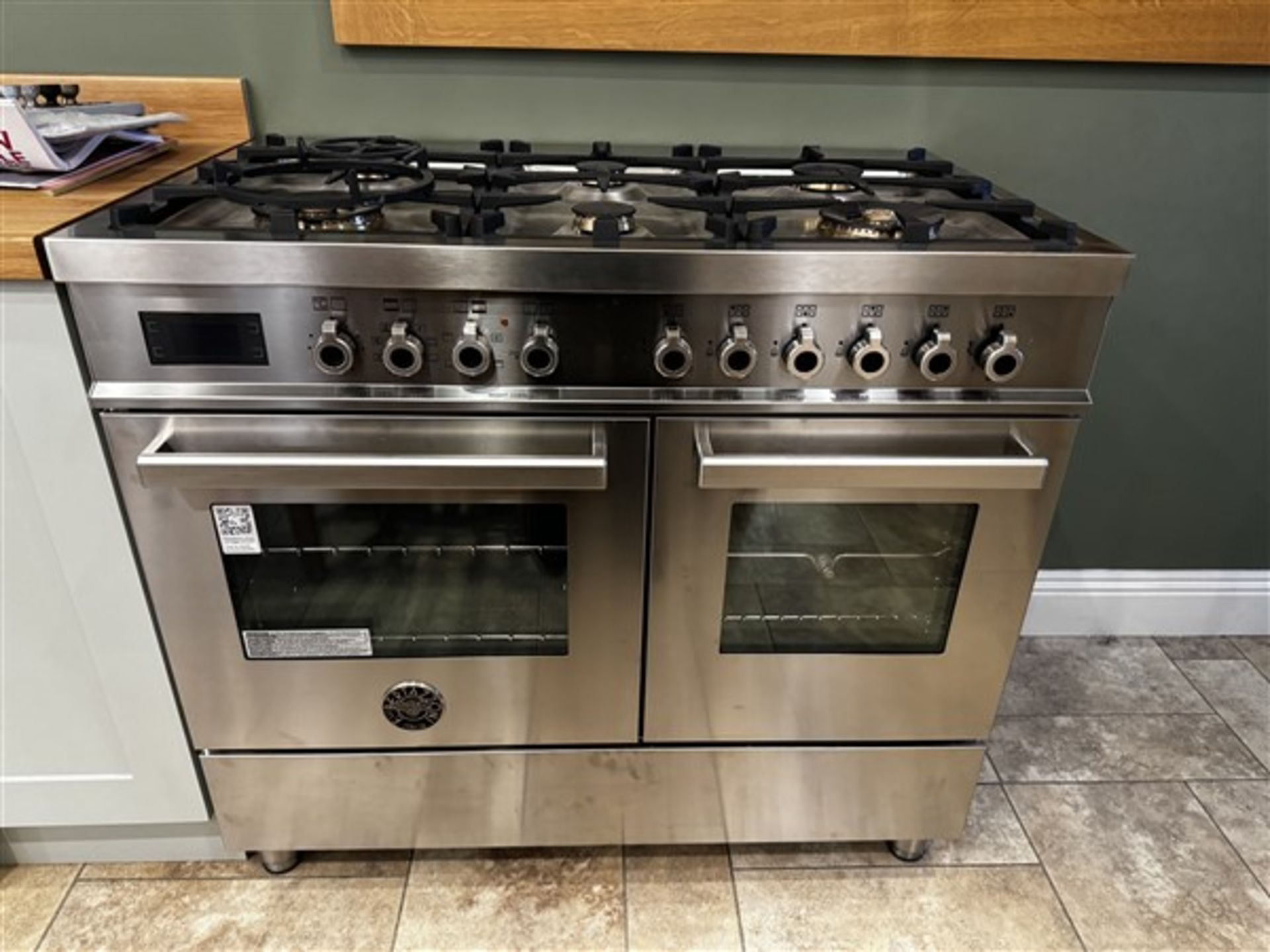 F. Bertazzoni 6 ring gas range oven, 1m x 600mm