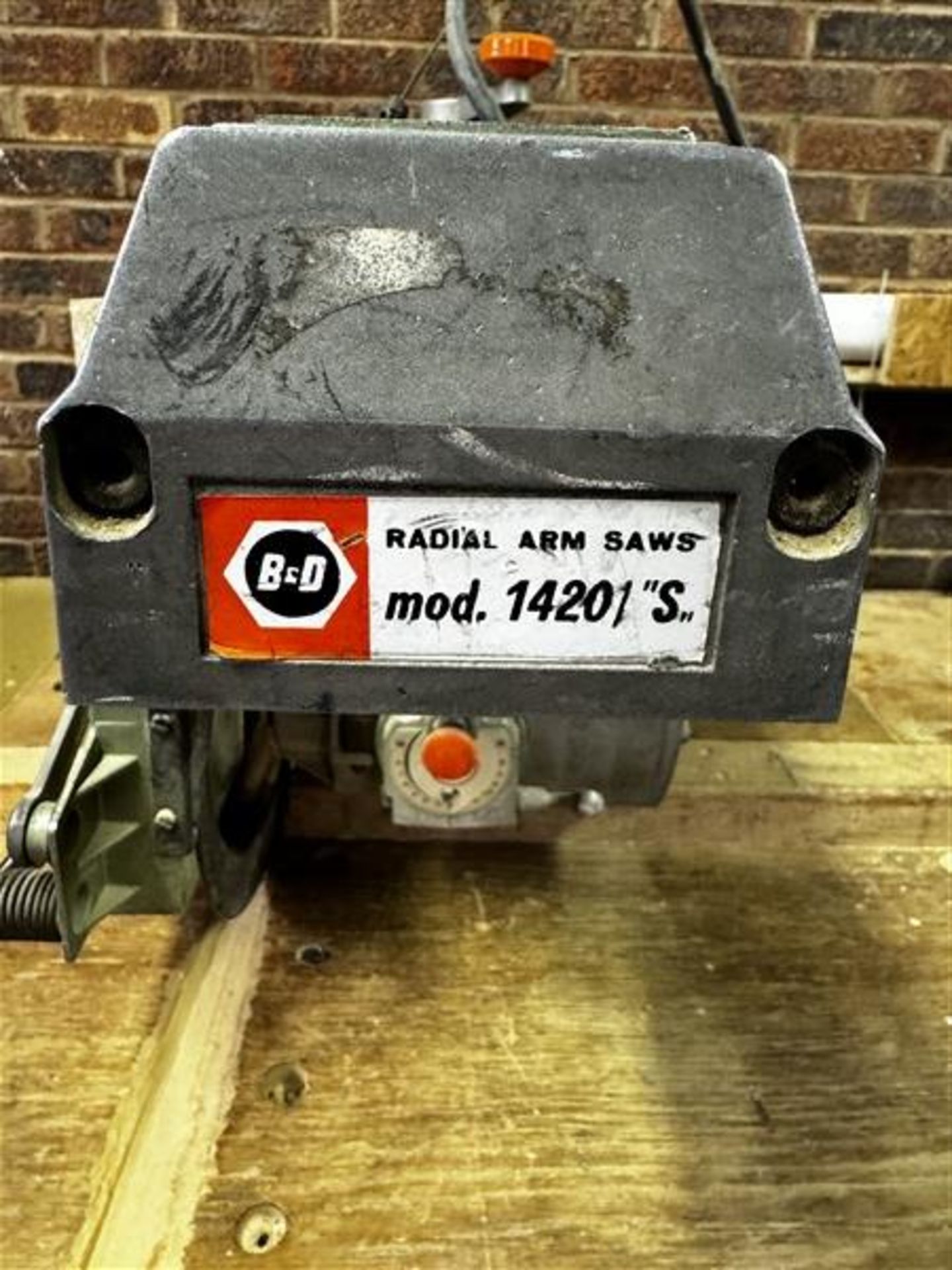 Dewalt radial arm saw, model 1420/S, to include wooden work bench, 3 phase - Image 3 of 5