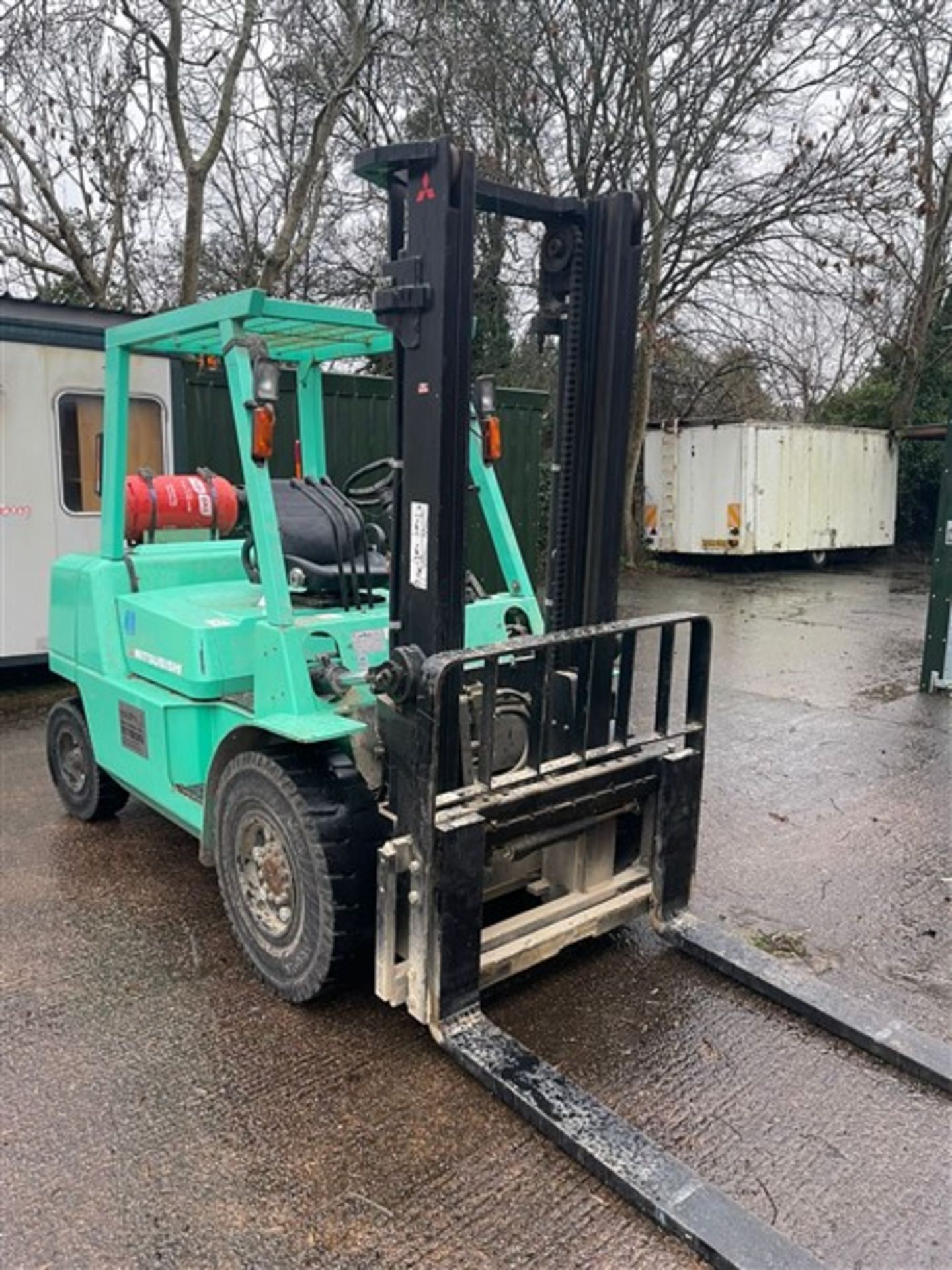 Mitsubishi 40 LPG forklift truck model FG40KLZ, serial no. EF29C50050 (2009), lift capacity