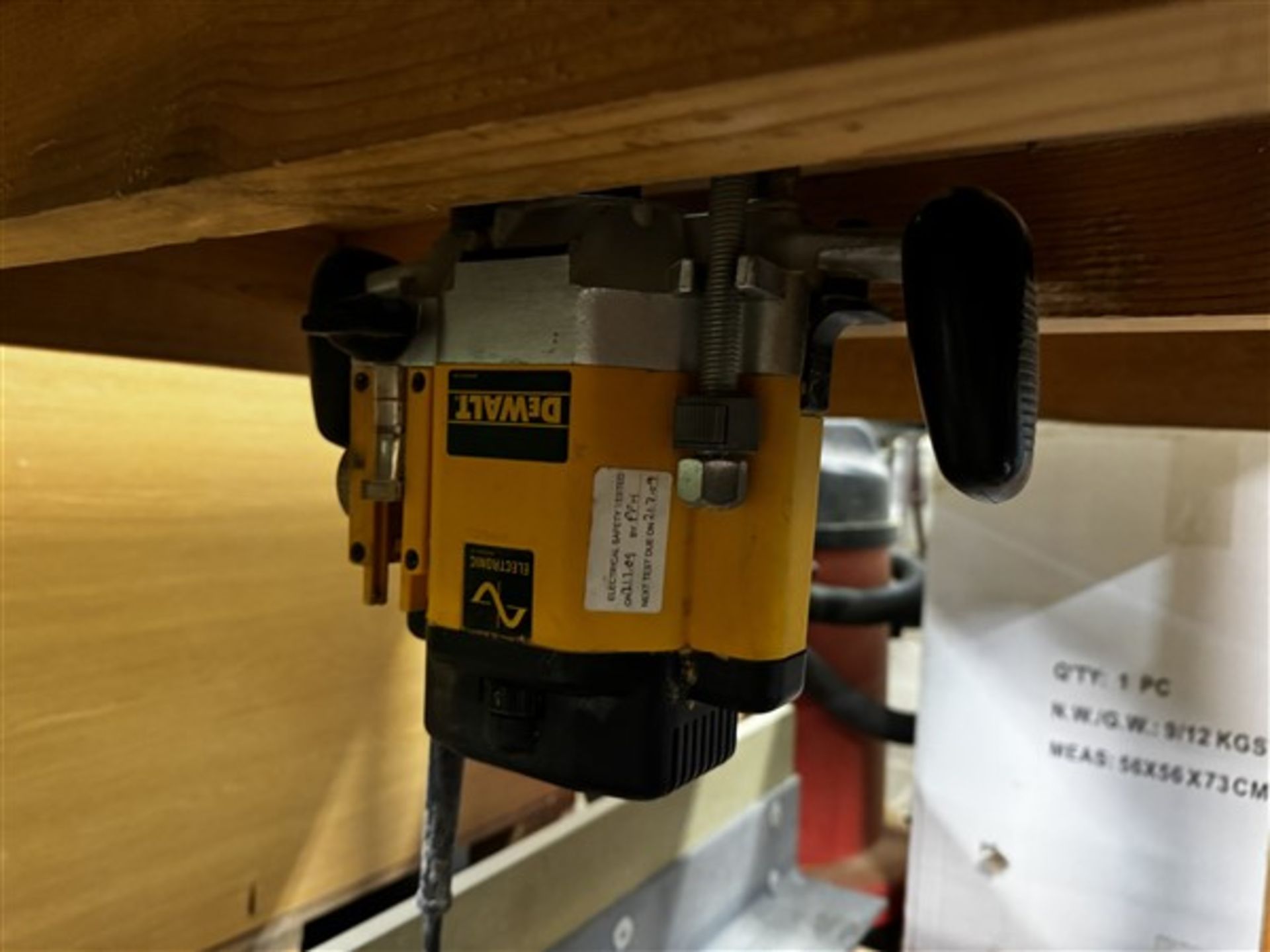 Bench mounted DeWalt router - Image 3 of 5