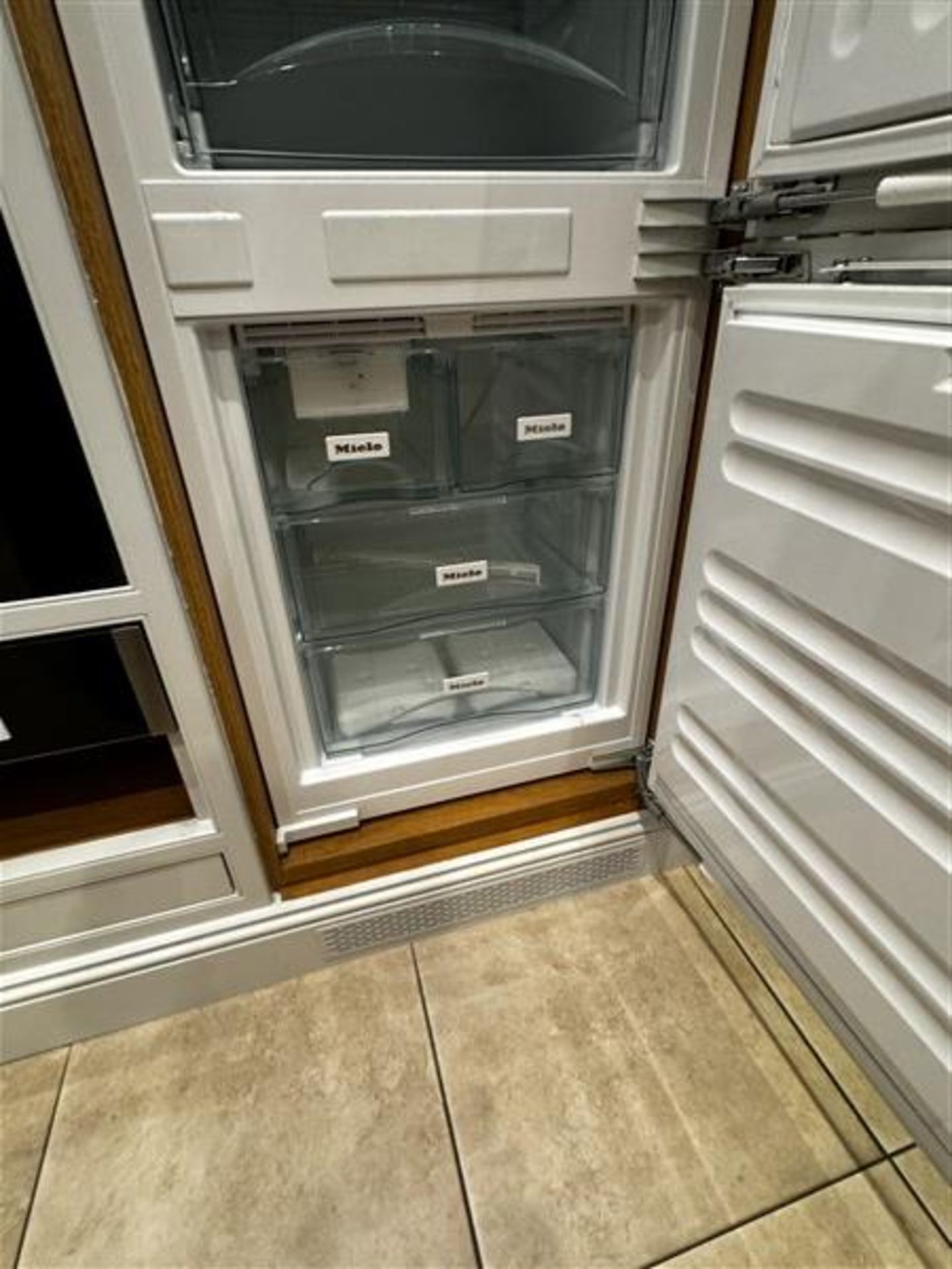Miele Perfect Fresh Pro fridge freezer, with associated cornice and plynth, overall dimensions - Image 3 of 5