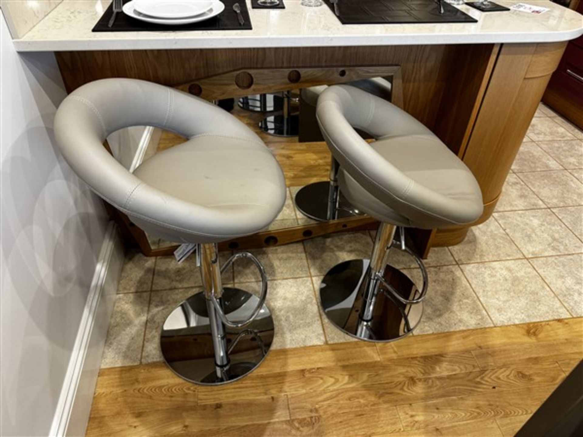 Five various leather effect bar stools - Image 3 of 4