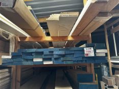 One bay of feature oak (49 various lengths & sizes)