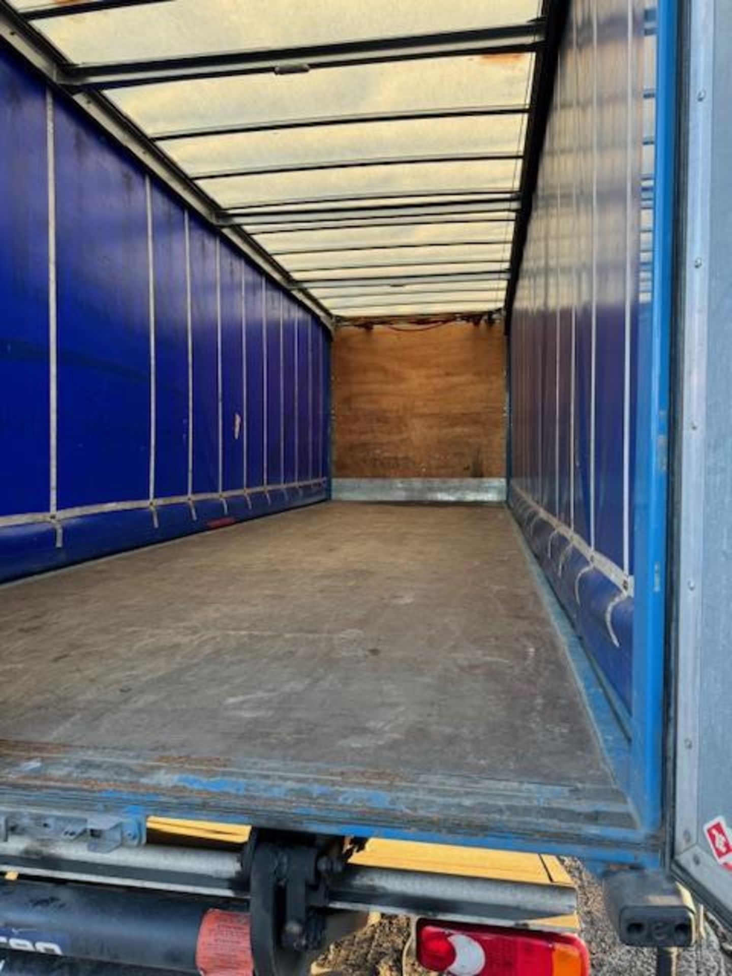 DAF euro 6 18T curtainside lorry with foldaway tail lift - Image 11 of 18