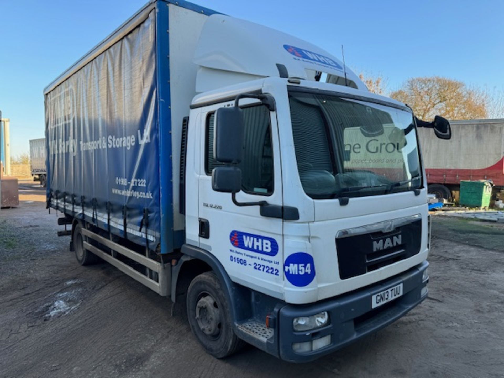 MAN euro 5 12t curtainside lorry with foldaway tail lift - Image 2 of 14