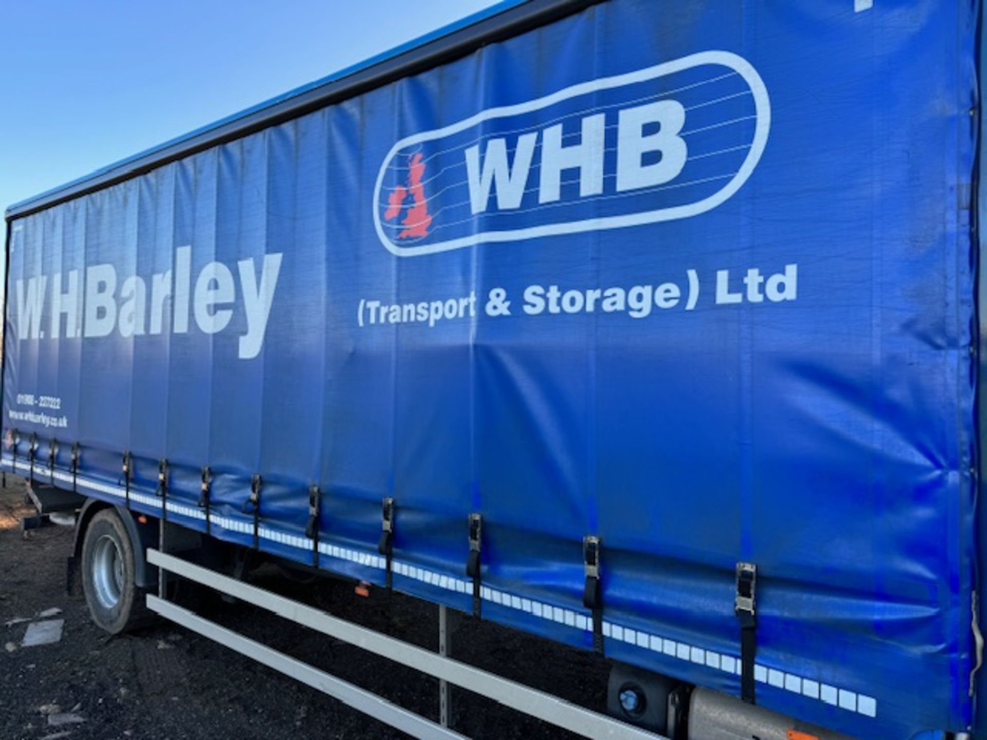 DAF euro 6 18T curtainside lorry with foldaway tail lift - Image 5 of 18