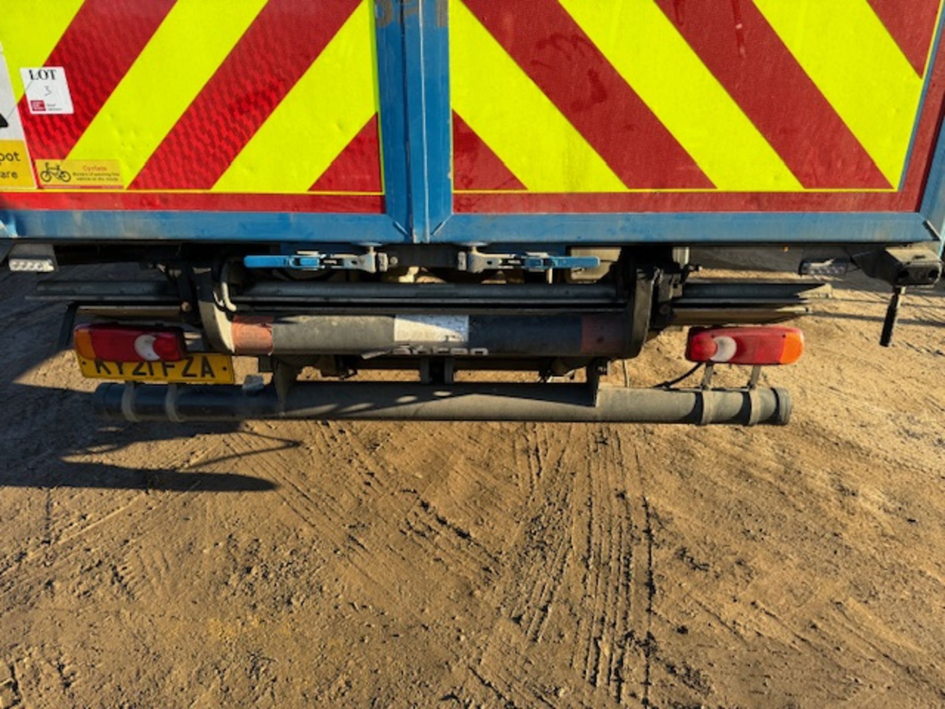 DAF euro 6 18T curtainside lorry with foldaway tail lift - Image 9 of 18