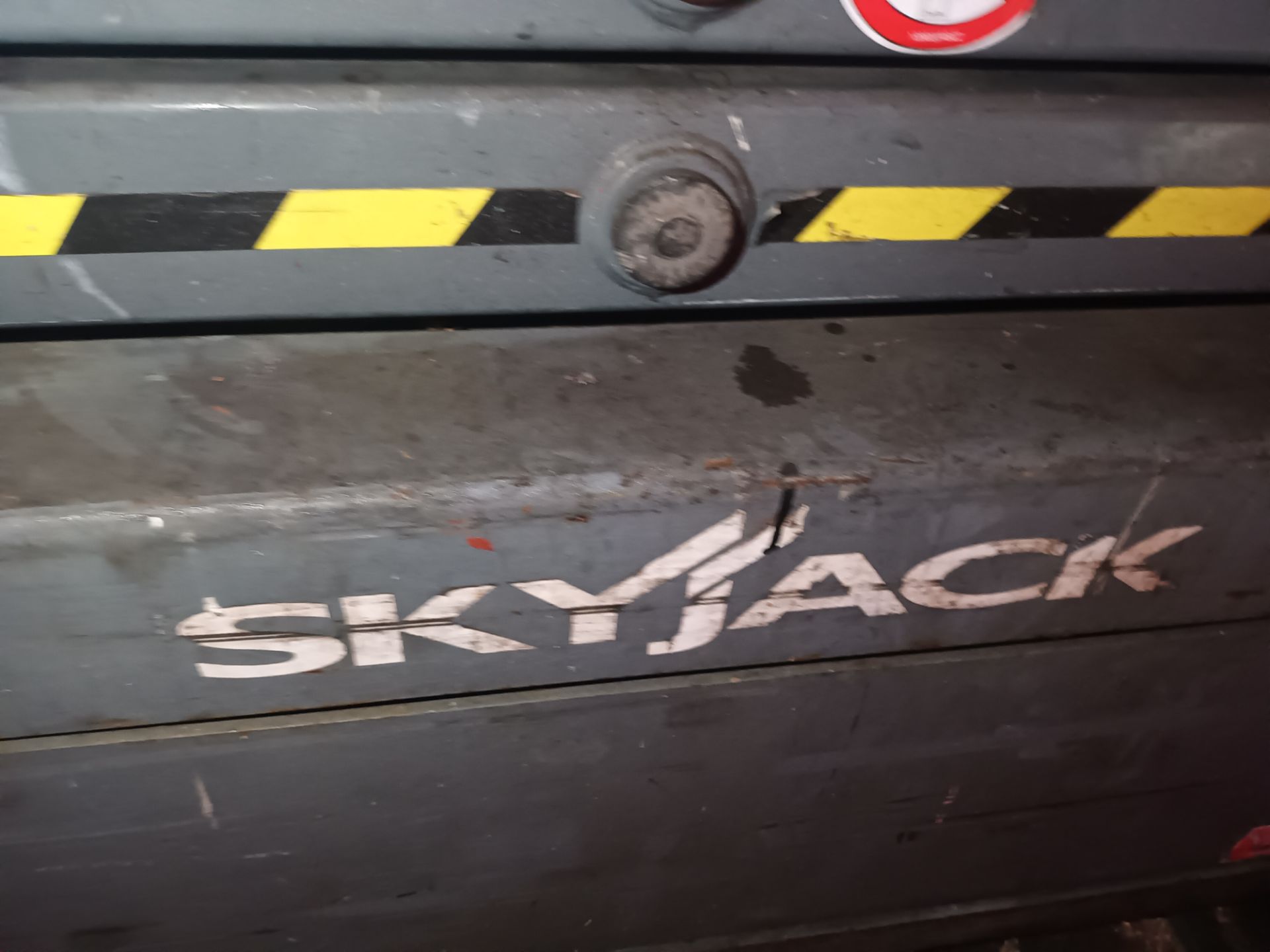 SkyJack SJ III 3219 scissor lift (2016) Serial No. 22093681 - Image 4 of 6