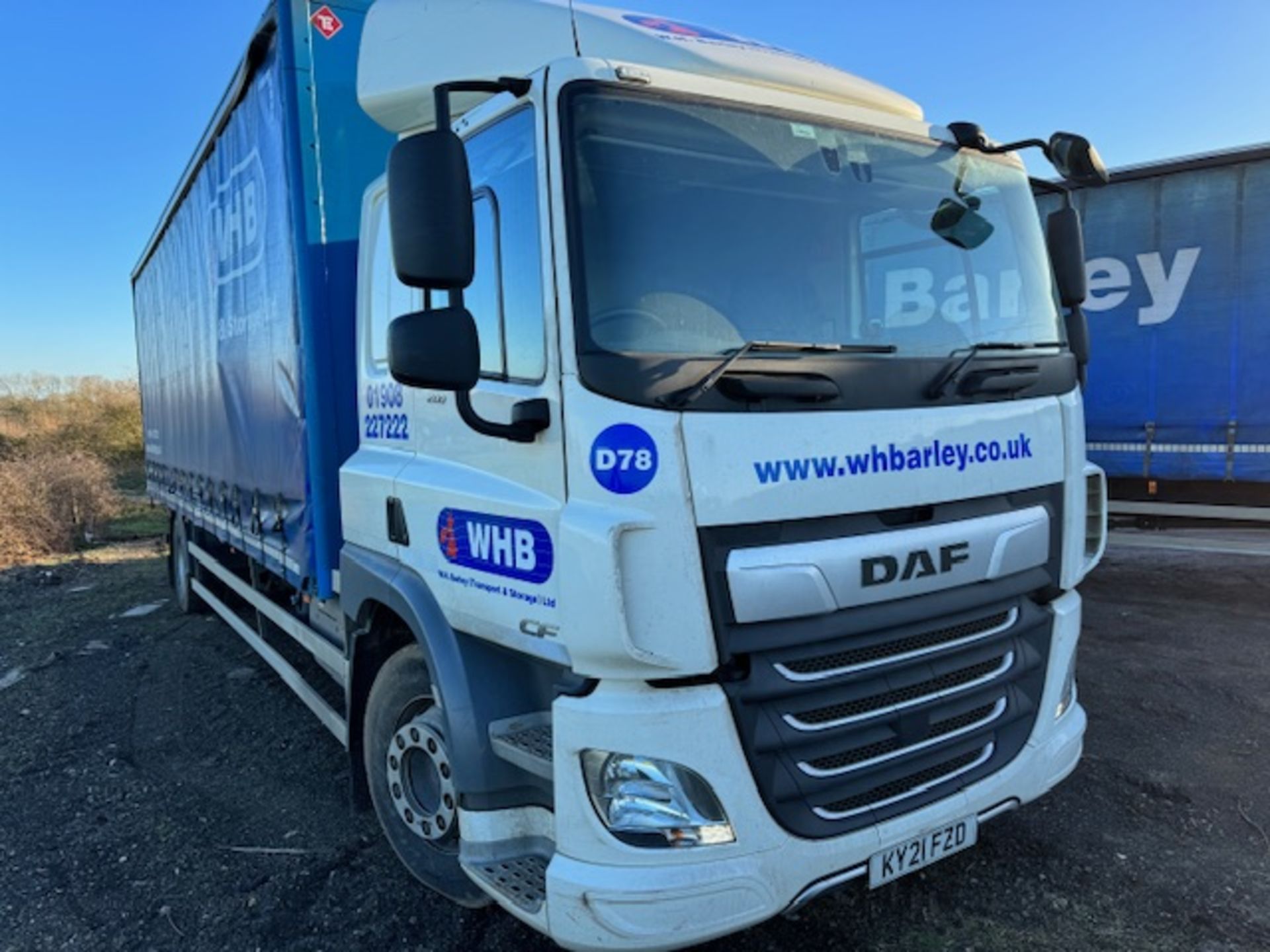 DAF euro 6 18T curtainside lorry with foldaway tail lift - Image 2 of 18