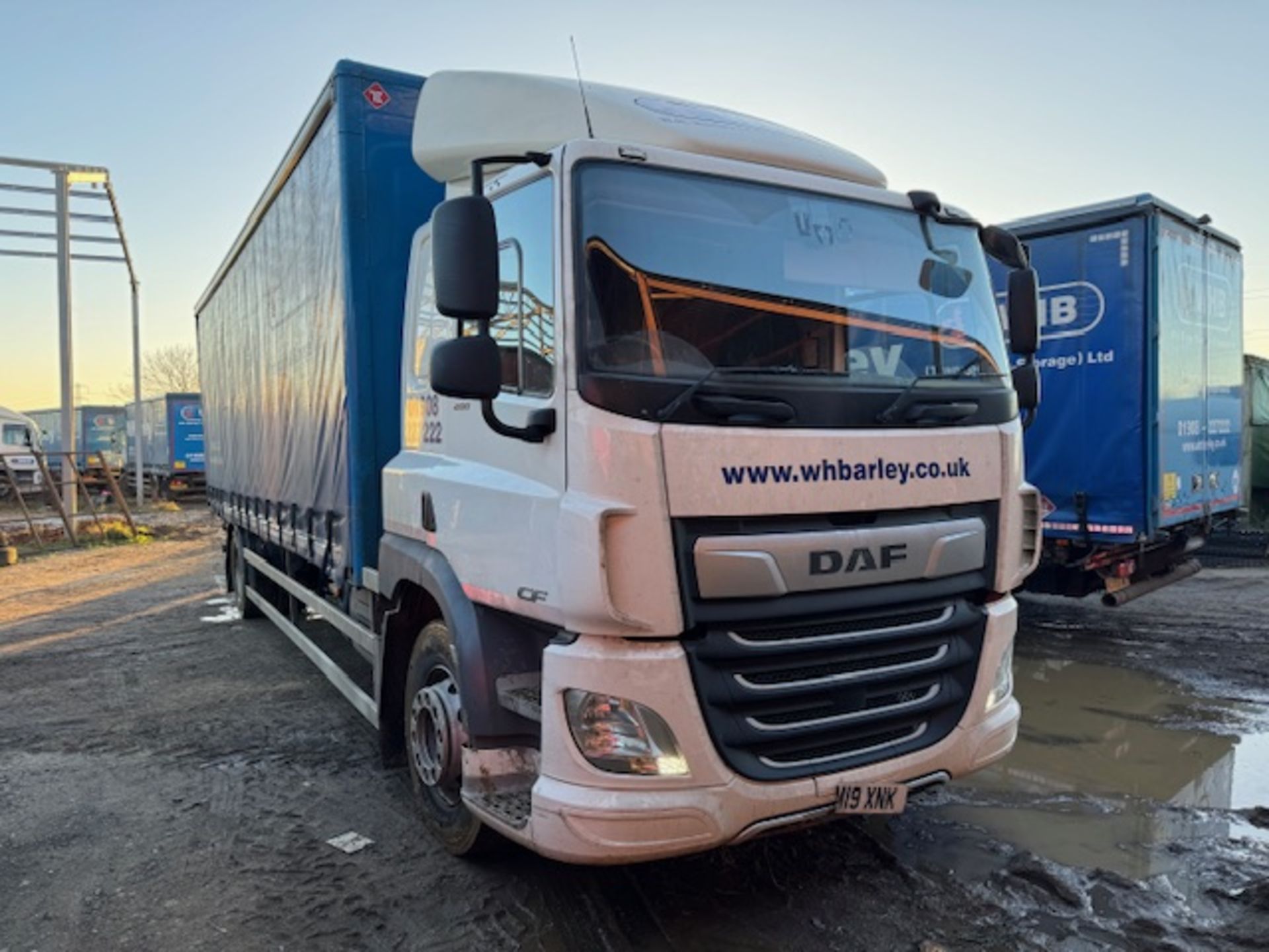 DAF CF 260 sleep cab euro 6 18T curtainside lorry with foldaway tail lift - Image 2 of 18