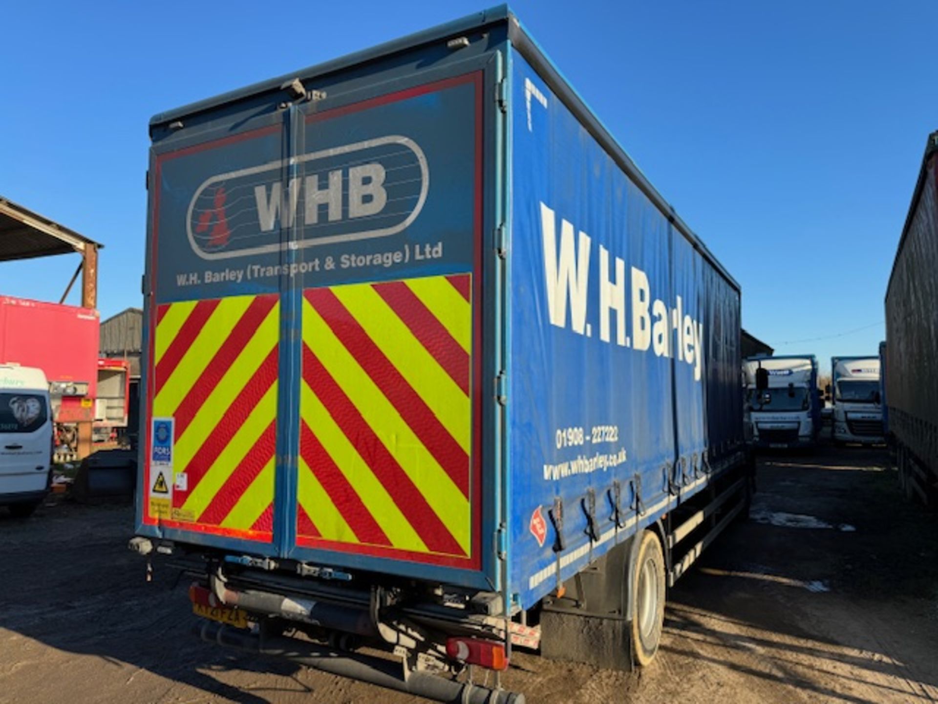 DAF euro 6 18T curtainside lorry with foldaway tail lift - Image 7 of 18