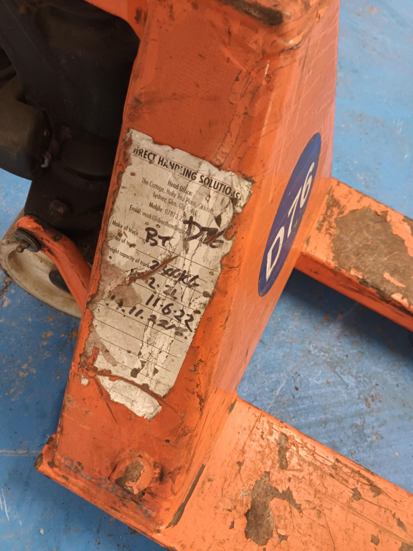 Manual pallet truck - Image 2 of 3