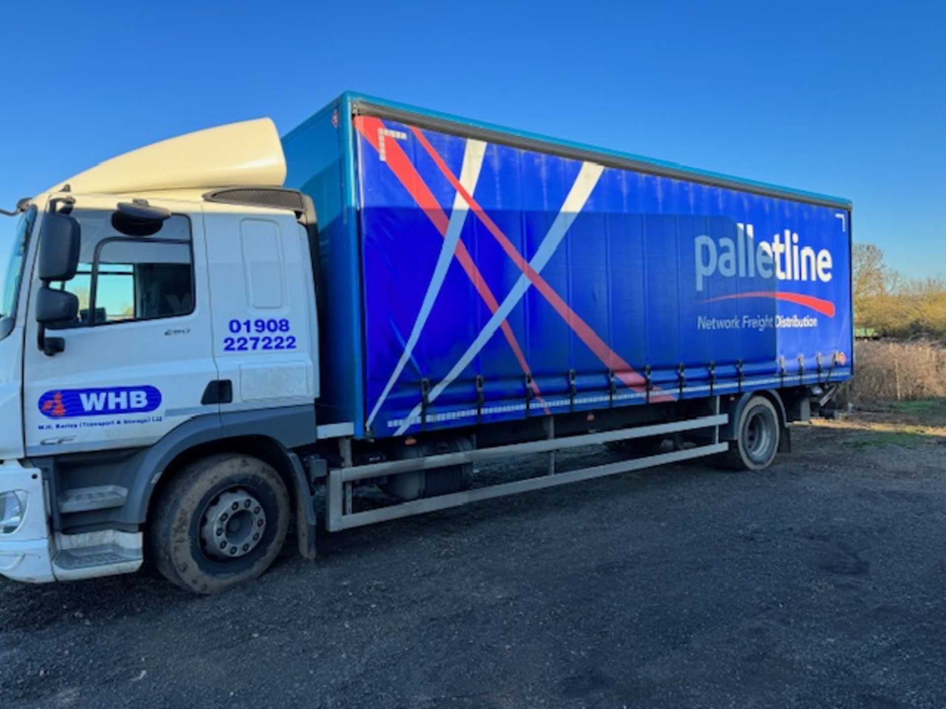 DAF euro 6 18T curtainside lorry with foldaway tail lift - Image 4 of 18