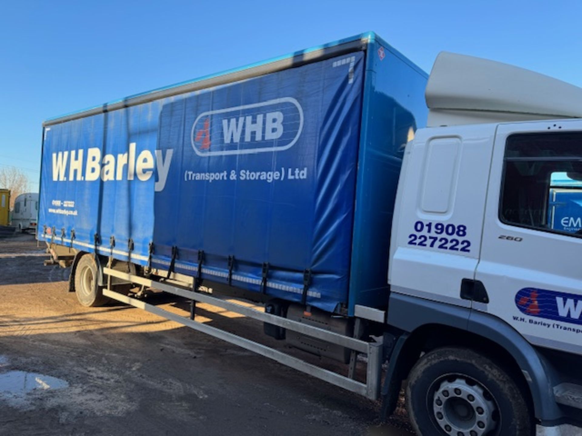 DAF CF 260 sleep cab euro 6 18T curtainside lorry with foldaway tail lift - Image 4 of 18