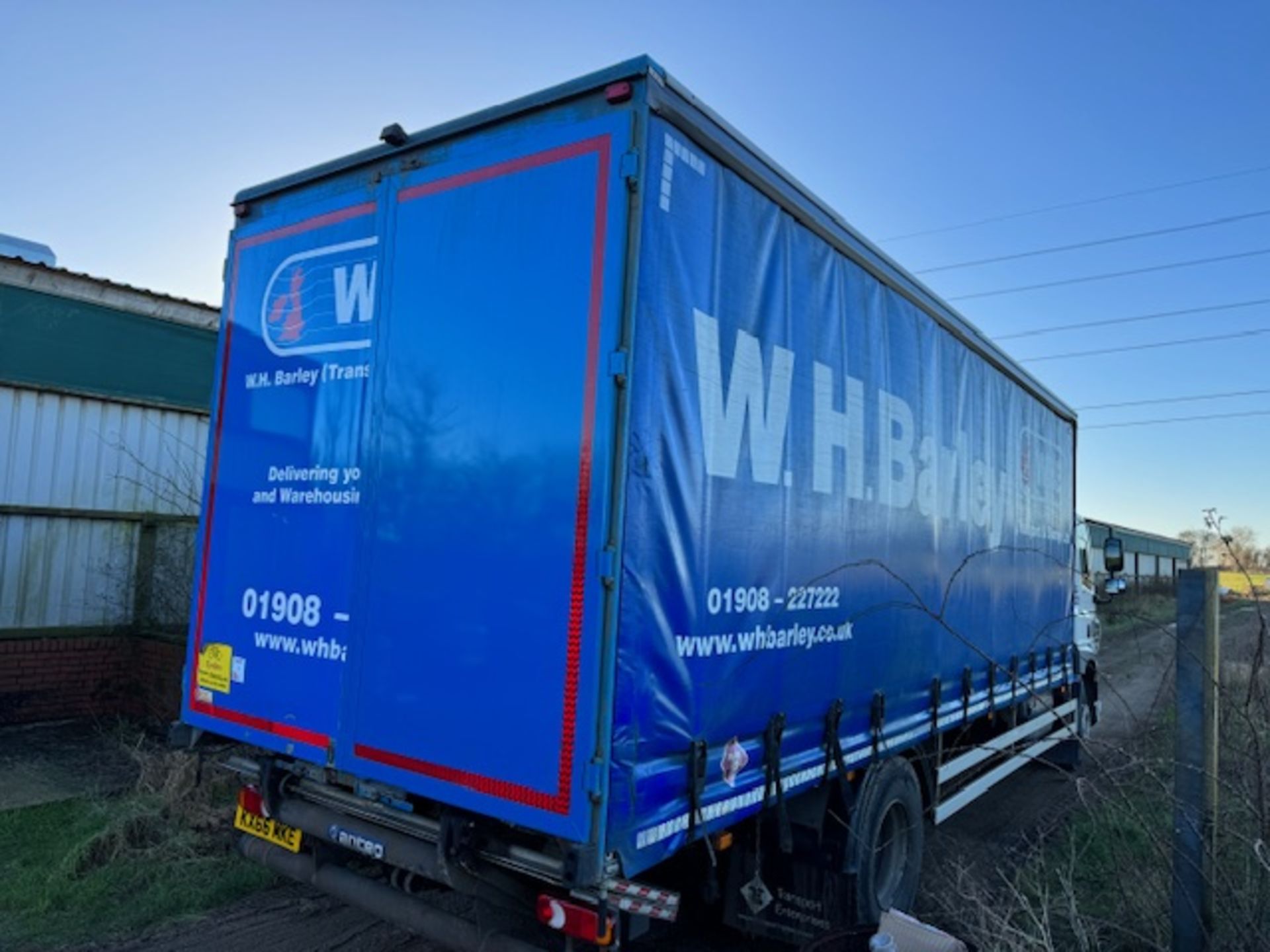 DAF euro 6 18T curtainside lorry with foldaway tail lift - Image 6 of 18