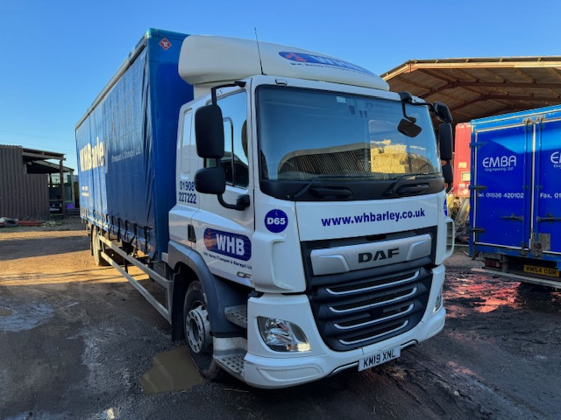 DAF CF 260 sleep cab euro 6 18T curtainside lorry with foldaway tail lift - Image 2 of 18