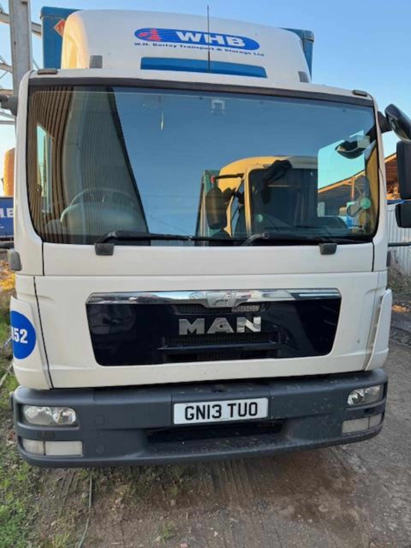MAN euro 5 12t curtainside lorry with foldaway tail lift - Image 2 of 10