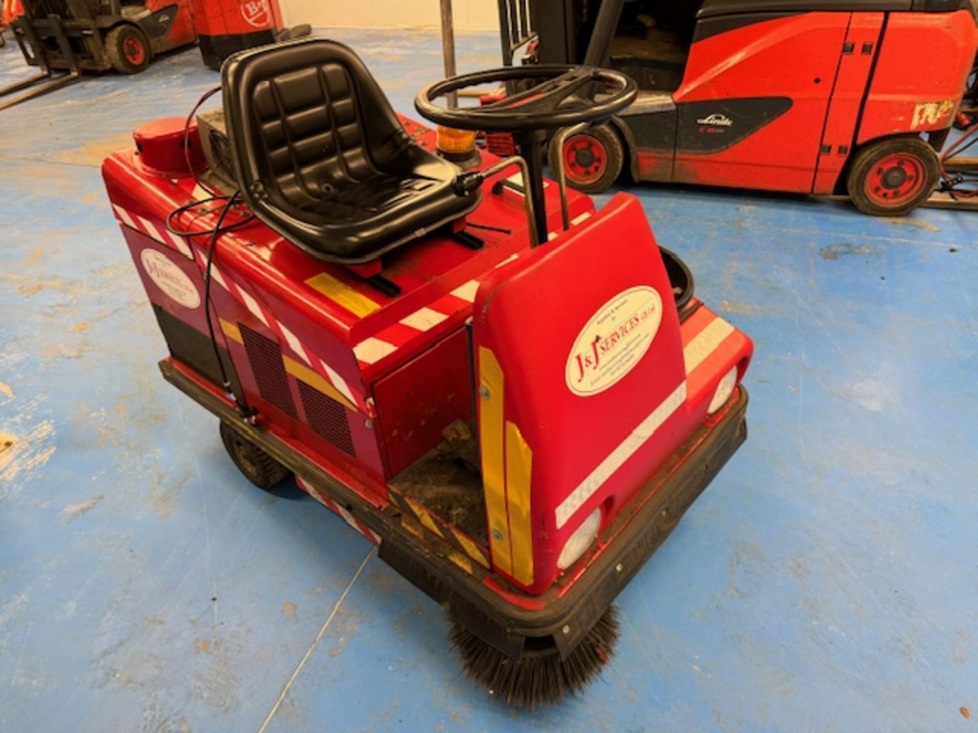 J & J services GB Ltd ride on floor cleaner/scrubber - Image 2 of 7