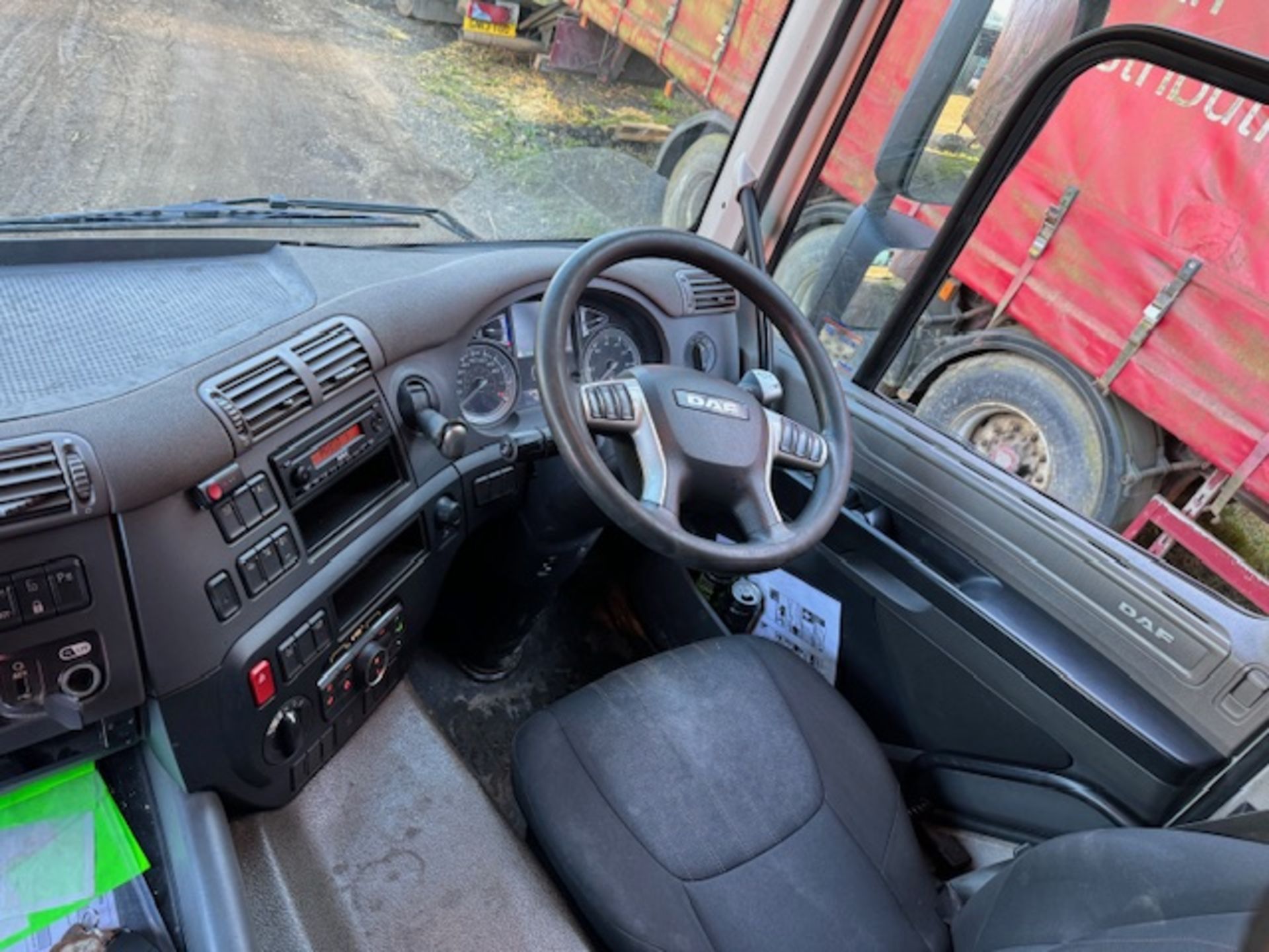 DAF CF 260 sleep cab euro 6 18T curtainside lorry with foldaway tail lift - Image 13 of 19