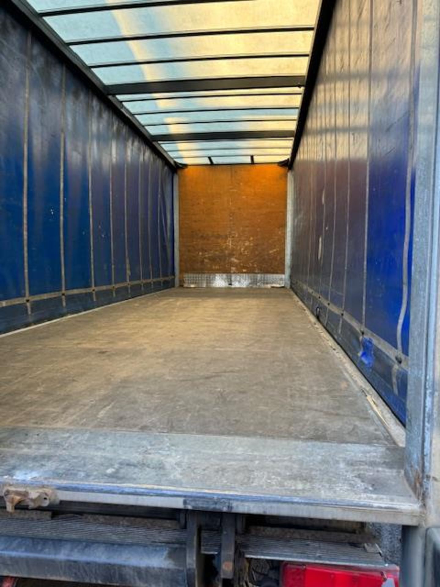 MAN euro 6 18t curtainside lorry with foldaway tail lift - Image 11 of 18