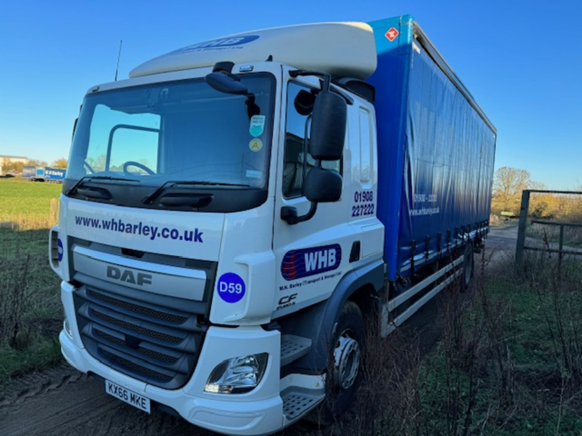 DAF euro 6 18T curtainside lorry with foldaway tail lift - Image 2 of 18