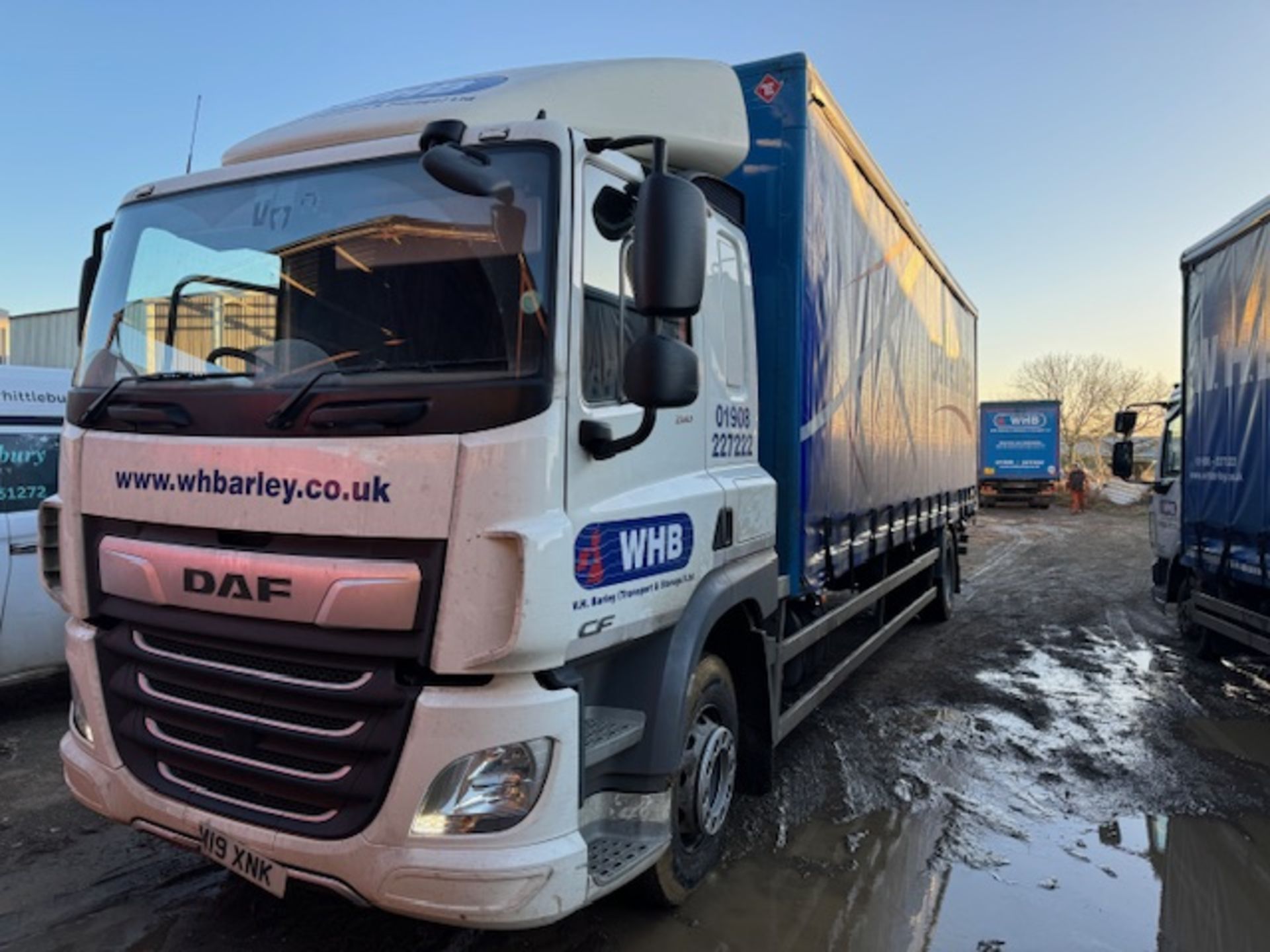 DAF CF 260 sleep cab euro 6 18T curtainside lorry with foldaway tail lift