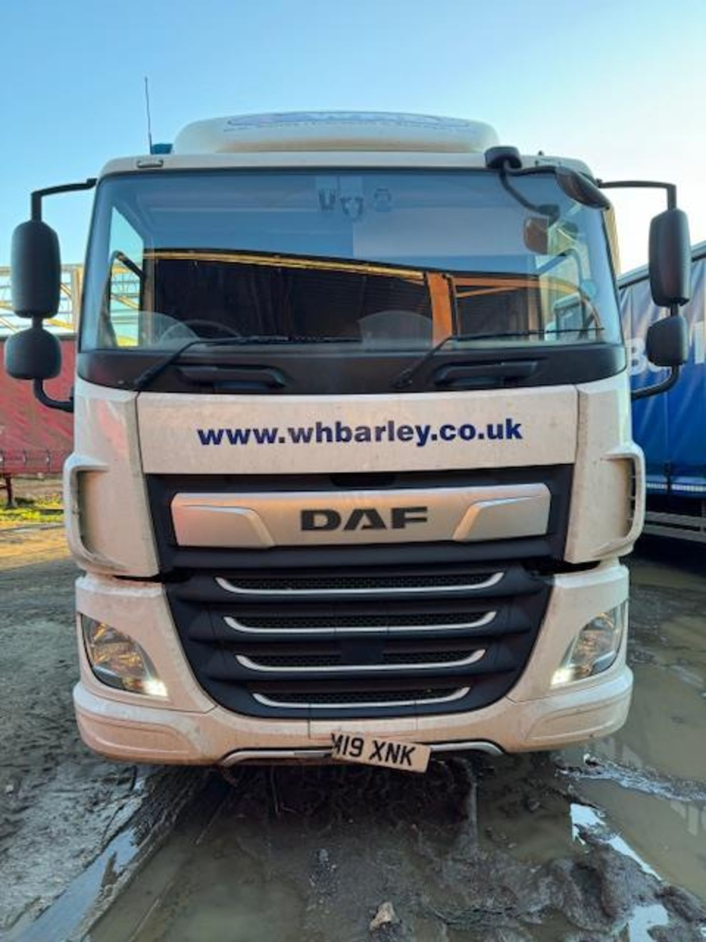 DAF CF 260 sleep cab euro 6 18T curtainside lorry with foldaway tail lift - Image 3 of 18