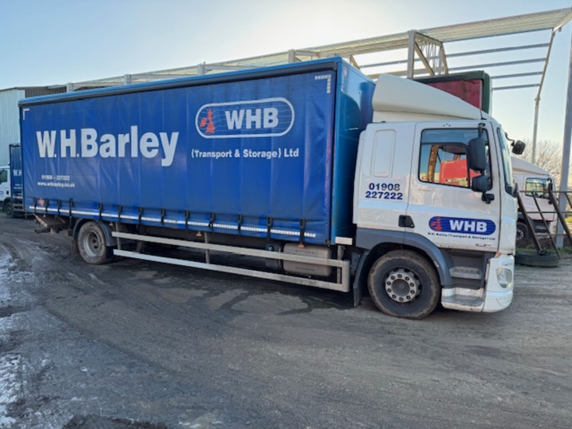 DAF CF 260 sleep cab euro 6 18T curtainside lorry with foldaway tail lift - Image 4 of 18