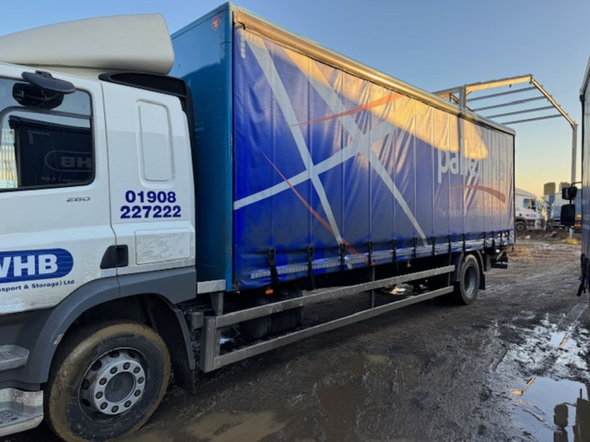 DAF CF 260 sleep cab euro 6 18T curtainside lorry with foldaway tail lift - Image 5 of 18