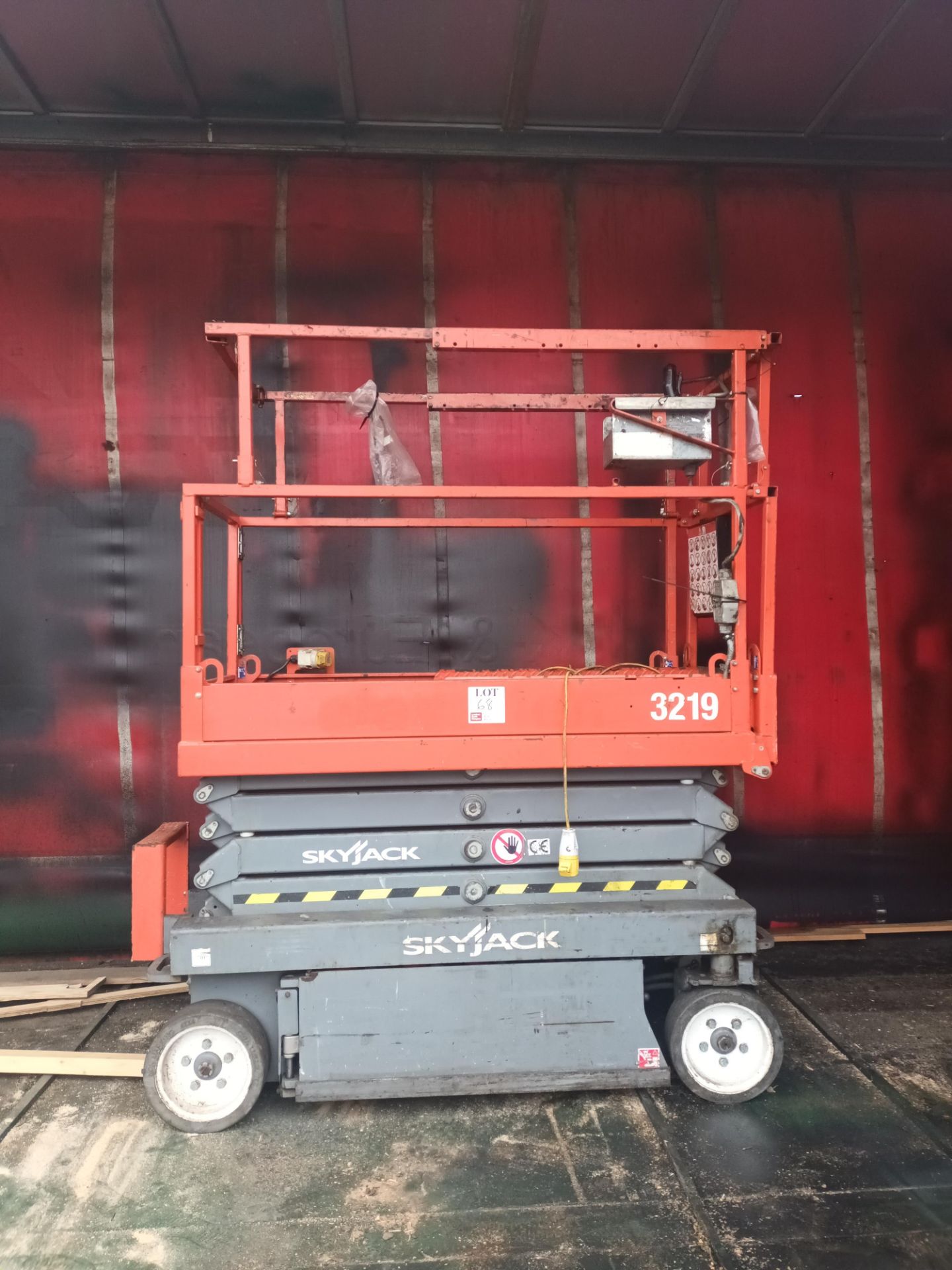 SkyJack SJ III 3219 scissor lift (2016) Serial No. 22093681