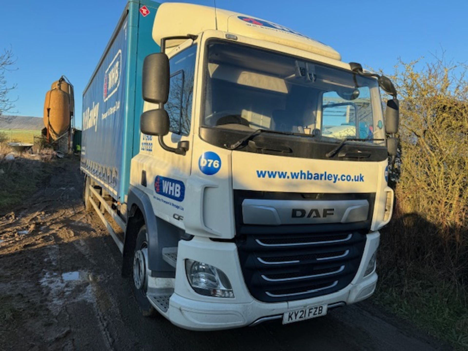 DAF euro 6 18T curtainside lorry with foldaway tail lift - Image 2 of 18